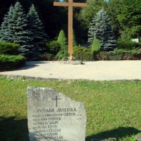 Nový kríž na pamätnom cintoríne posvätený 22.4.2009 