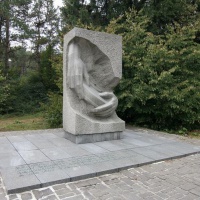 Pomník prieskumnej jednotky „Míľnik“, ktorá prvá vstúpila na územie Československa, Dukla – zreštaurovaný september 2012