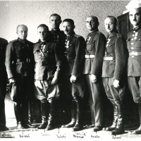 3 z ľava. vyznamenanie dôstojníkov MNO SR, 1940. 
