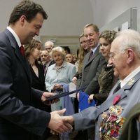 genmjr. v. v. Ivan Oto Schwarz na slávnostnom otvorení výstavy ,,Z vojnového fotoalbumu letca RAF" v Bratislave