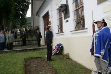 Spomienka na M. R. Štefánika v jeho rodných Košariskách 