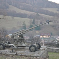85 mm protilietadlový kanón vzor 44 a 152 mm kanónová húfnica vzor 37 - vyhliadková plošina Nižný Komárnik - 2016