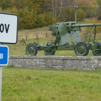85 mm protilietadlový kanón vz. 44 v obci Kalinov okres Medzilaborce (október 2017)