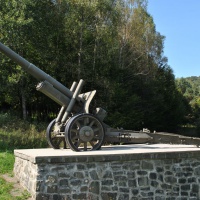 152 mm kanónová húfnica vz. 37 v Delovom areáli, obec Vyšný Komárnik v okrese Svidník (september 2018)